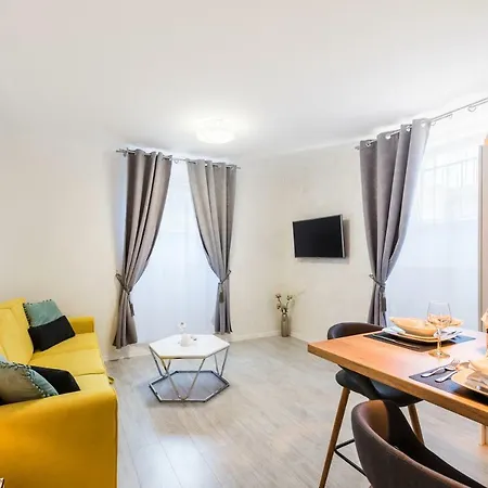 And Viktoria Guest house
